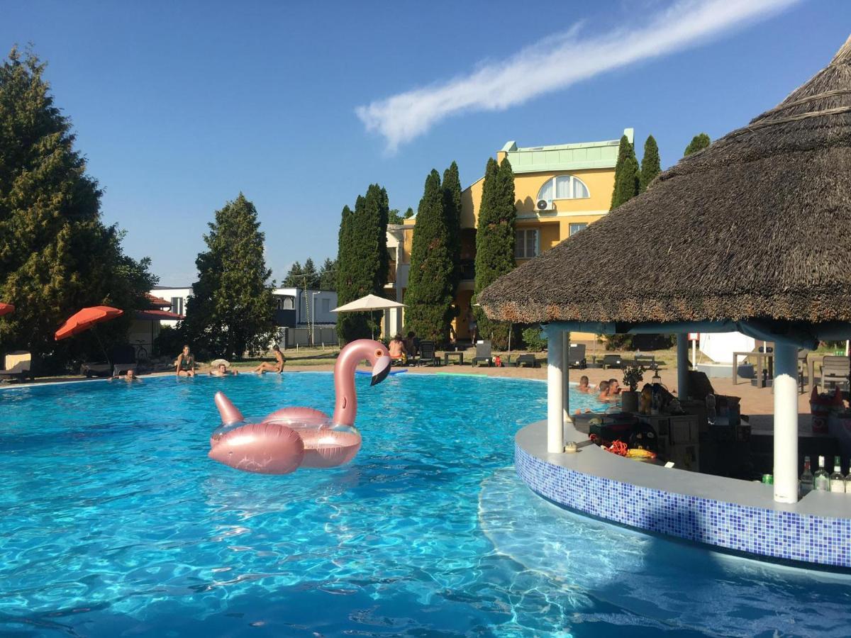 Helena Studio Apartman Siófok Exteriör bild